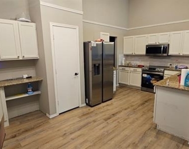 7801 Estates Way - Photo Thumbnail 11