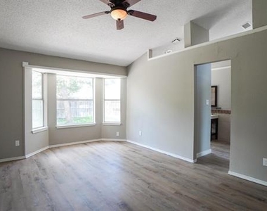 7801 Estates Way - Photo Thumbnail 12
