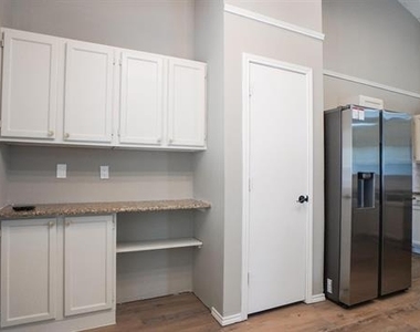 7801 Estates Way - Photo Thumbnail 9
