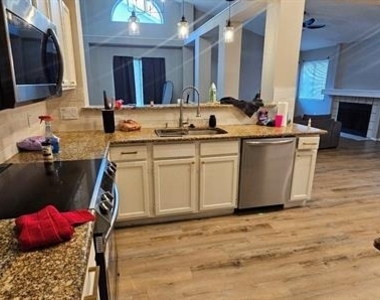 7801 Estates Way - Photo Thumbnail 6