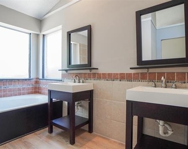 7801 Estates Way - Photo Thumbnail 15
