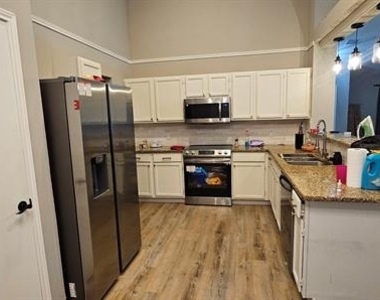 7801 Estates Way - Photo Thumbnail 10