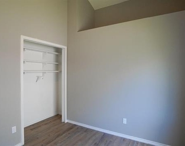 7801 Estates Way - Photo Thumbnail 19