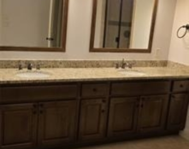 10531 Steinbeck Lane - Photo Thumbnail 6