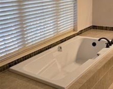 10531 Steinbeck Lane - Photo Thumbnail 7