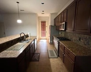10531 Steinbeck Lane - Photo Thumbnail 12