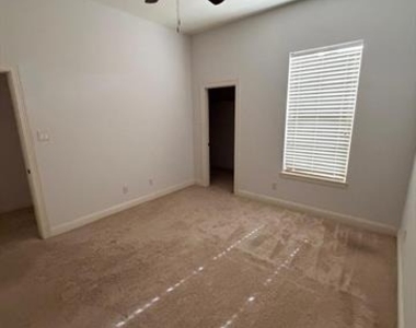 10531 Steinbeck Lane - Photo Thumbnail 8