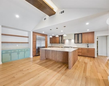 7023 Brookshire Drive - Photo Thumbnail 8