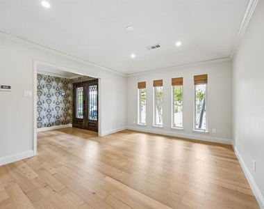 7023 Brookshire Drive - Photo Thumbnail 15