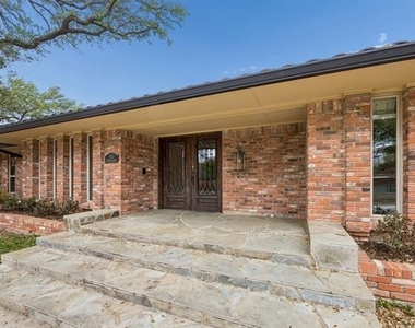 7023 Brookshire Drive - Photo Thumbnail 5