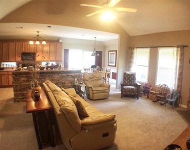 5912 Meadowglen Drive - Photo Thumbnail 9
