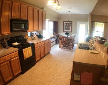 5912 Meadowglen Drive - Photo Thumbnail 11