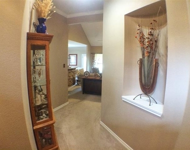 5912 Meadowglen Drive - Photo Thumbnail 4
