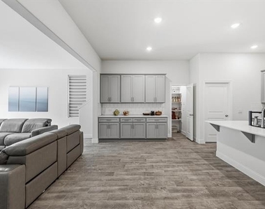 105 Portina Drive - Photo Thumbnail 6