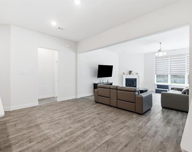 105 Portina Drive - Photo Thumbnail 7
