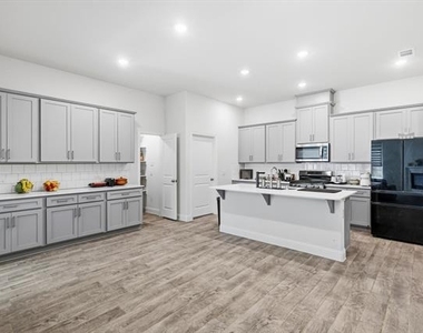 105 Portina Drive - Photo Thumbnail 5