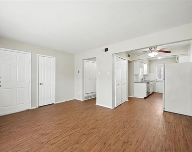 103 W Brown Street - Photo Thumbnail 1