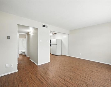 103 W Brown Street - Photo Thumbnail 8