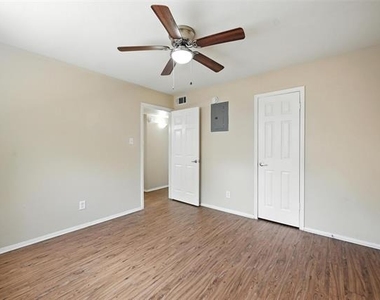 103 W Brown Street - Photo Thumbnail 13