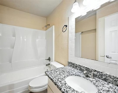 103 W Brown Street - Photo Thumbnail 16