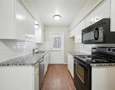 103 W Brown Street - Photo Thumbnail 4
