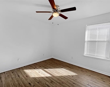 2712 Dawn Spring Drive - Photo Thumbnail 7