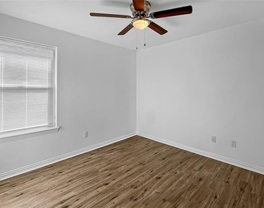 2712 Dawn Spring Drive - Photo Thumbnail 6