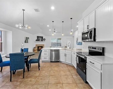 2712 Dawn Spring Drive - Photo Thumbnail 2