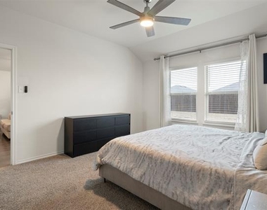 2038 Croton Avenue - Photo Thumbnail 12