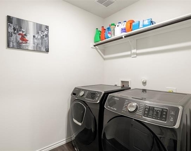 2038 Croton Avenue - Photo Thumbnail 22