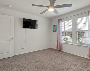 2038 Croton Avenue - Photo Thumbnail 21