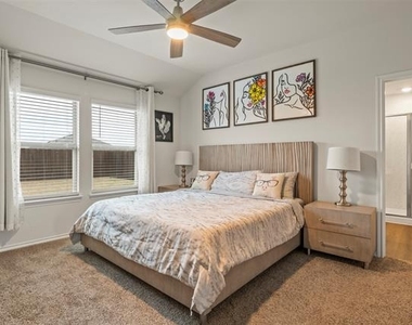2038 Croton Avenue - Photo Thumbnail 10