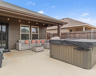2038 Croton Avenue - Photo Thumbnail 24
