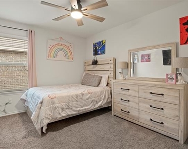 2038 Croton Avenue - Photo Thumbnail 18