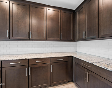 8911 W Solano Drive - Photo Thumbnail 9