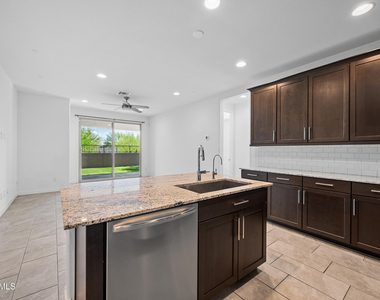 8911 W Solano Drive - Photo Thumbnail 8