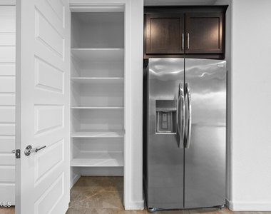8911 W Solano Drive - Photo Thumbnail 10