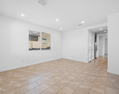 8911 W Solano Drive - Photo Thumbnail 2