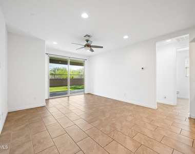 8911 W Solano Drive - Photo Thumbnail 4
