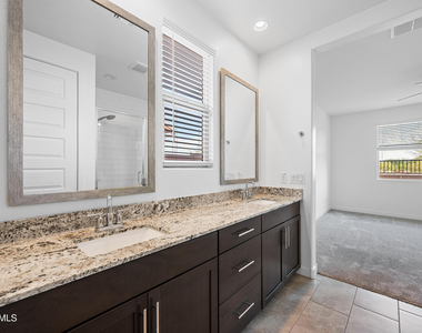 8911 W Solano Drive - Photo Thumbnail 14