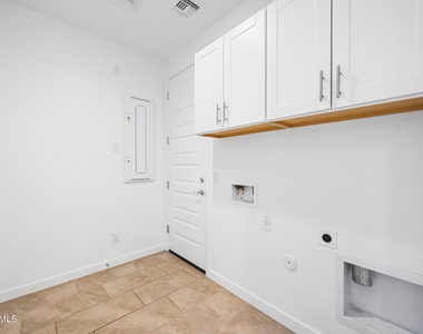 8911 W Solano Drive - Photo Thumbnail 20