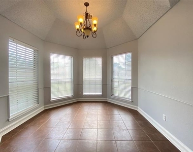 4131 Crossgate Court - Photo Thumbnail 3