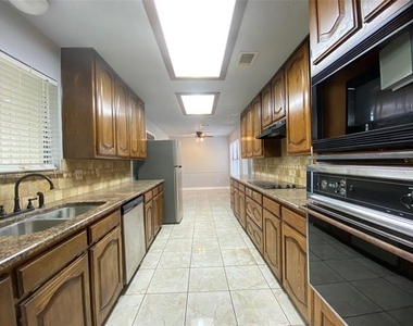 4131 Crossgate Court - Photo Thumbnail 9