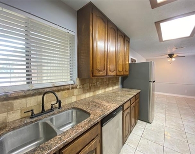 4131 Crossgate Court - Photo Thumbnail 10