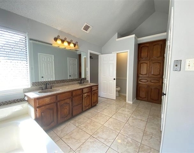 4131 Crossgate Court - Photo Thumbnail 17