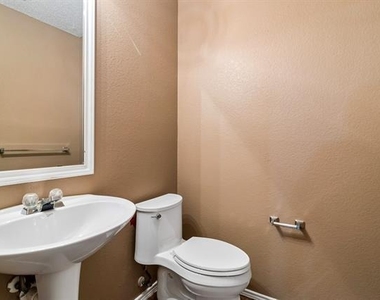 2232 Chestnut Drive - Photo Thumbnail 15