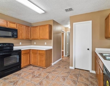 2232 Chestnut Drive - Photo Thumbnail 9