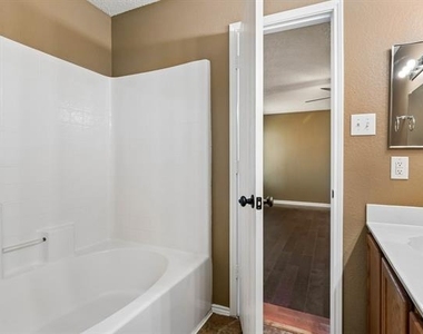 2232 Chestnut Drive - Photo Thumbnail 16