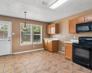2232 Chestnut Drive - Photo Thumbnail 7