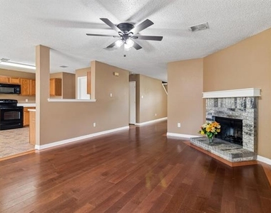 2232 Chestnut Drive - Photo Thumbnail 5